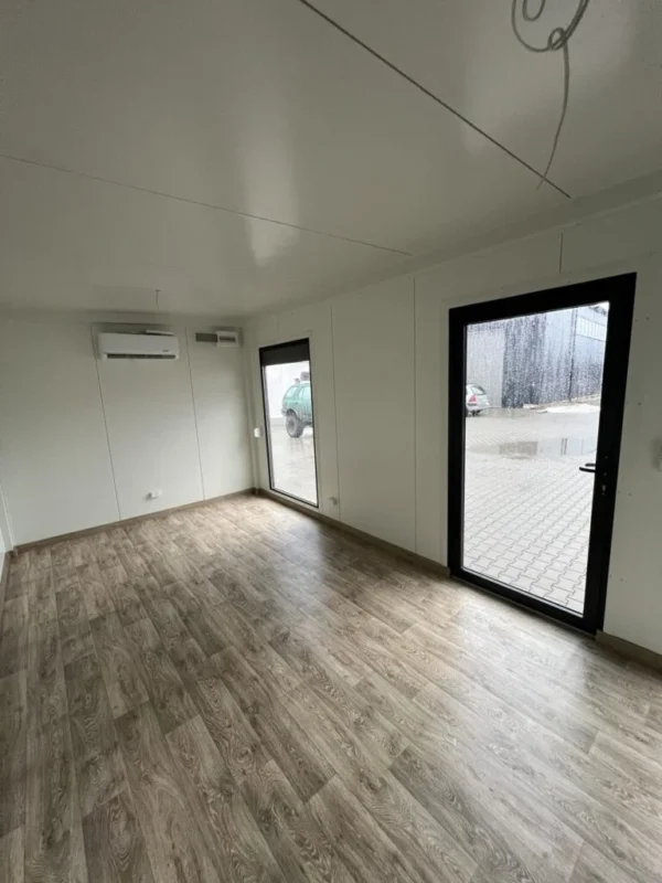 Conteneur de bureau 700cm x 300cm Intérieur plancher et clim
