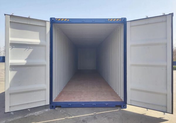 Intérieur spacieux du container High Cube, parfait pour des marchandises volumineuses.
