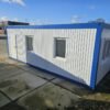 Conteneur bureau 8x3m installé sur un chantier